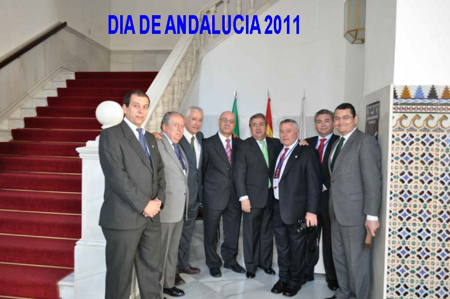 De Iz. A dcha.: EA7AJR, EA7SK, D. Javier Arenas, EB7CIN, D. Juan Ignacio Zoido, EA7EPU, EA7HF, Antonio Sanz.   Haciendo la Foto EA7HHV.